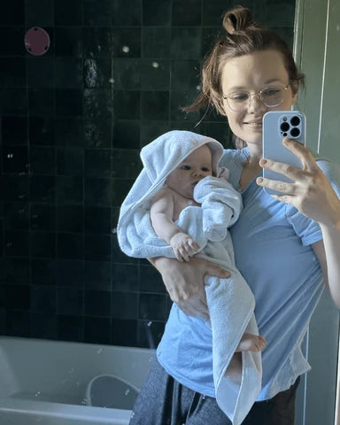 files/becca-mirror-selfie_480x480_80f8ed34-c64b-4e99-86a5-8c2044381a48.webp